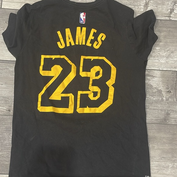 Used tshirt - Picture 2 of 3